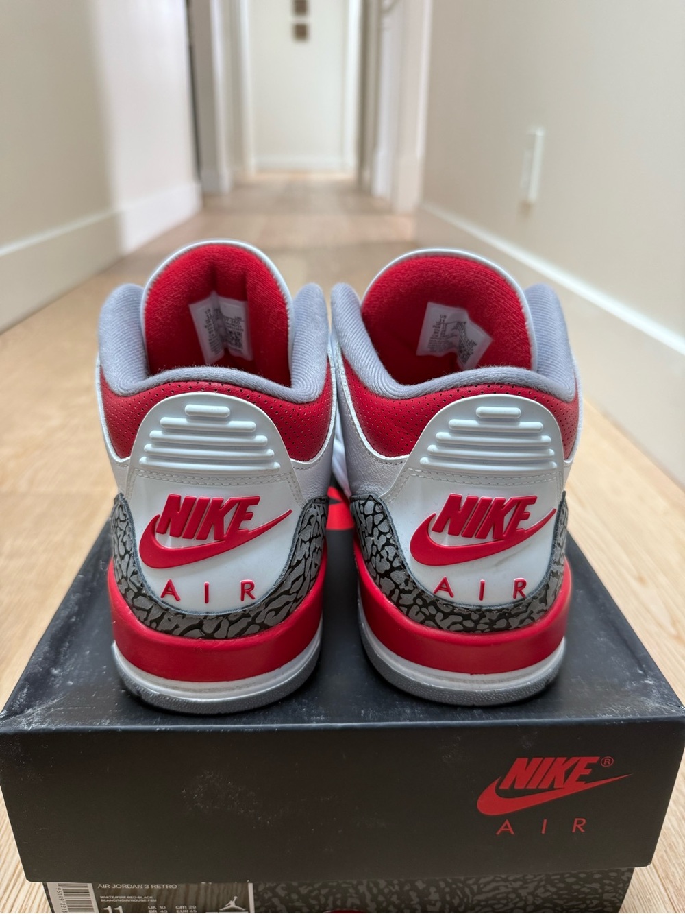 Nike Men’s Air Jordan 3 Retro White / Fire Red - Black - Size 11 - Picture 4 of 9